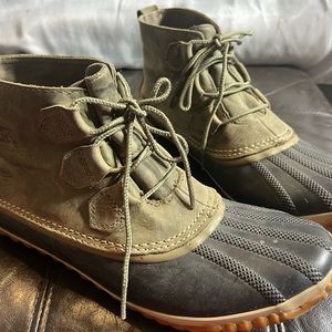 Sorel Out and About rain boots size 11 (42)